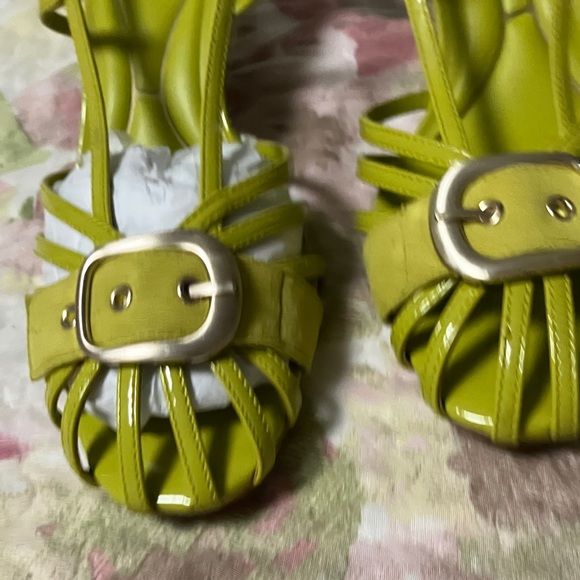 Kenneth Cole Women's Green Heeled Sandals - Picture 5 of 7